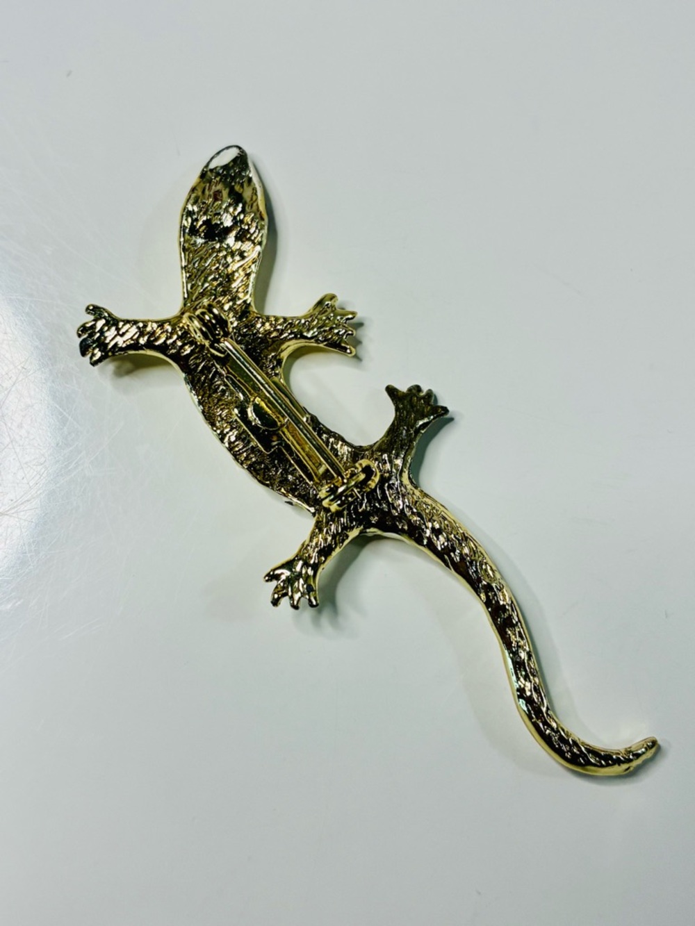 VTG Gold and White Lizard Brooch with Red Eye Lightweight Eclectic Everyday - Picture 10 of 14